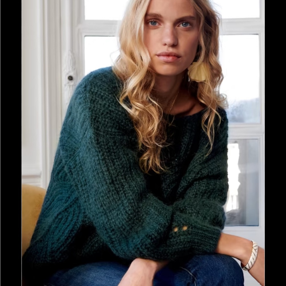Sezane Simone Jumper in green. Really beautiful. Runs large.